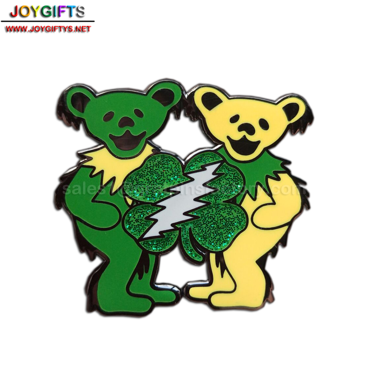 Hug bear pin